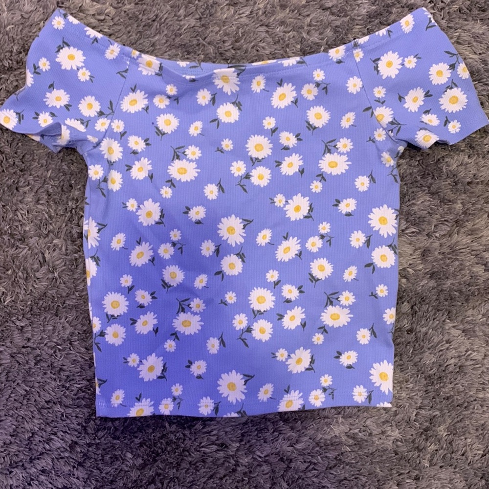 Flower shoulder shirt for summer! Not cropped